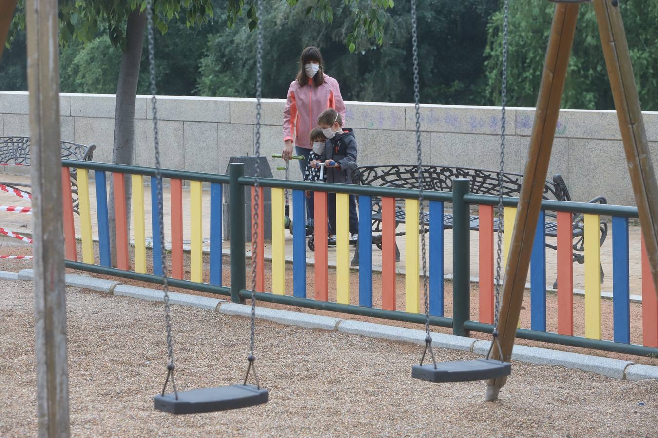 En imágenes, la primera salida de los niños a la calle en Córdoba (II)