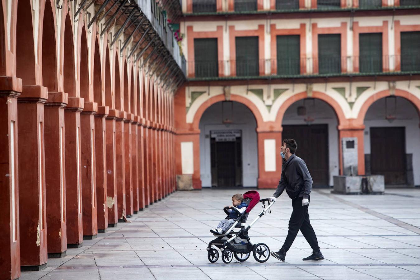 En imágenes, la primera salida de los niños a la calle en Córdoba (II)