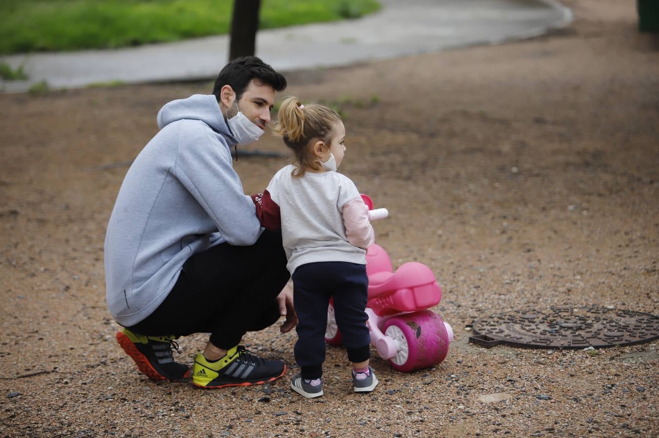 En imágenes, la primera salida de los niños a la calle en Córdoba (I)