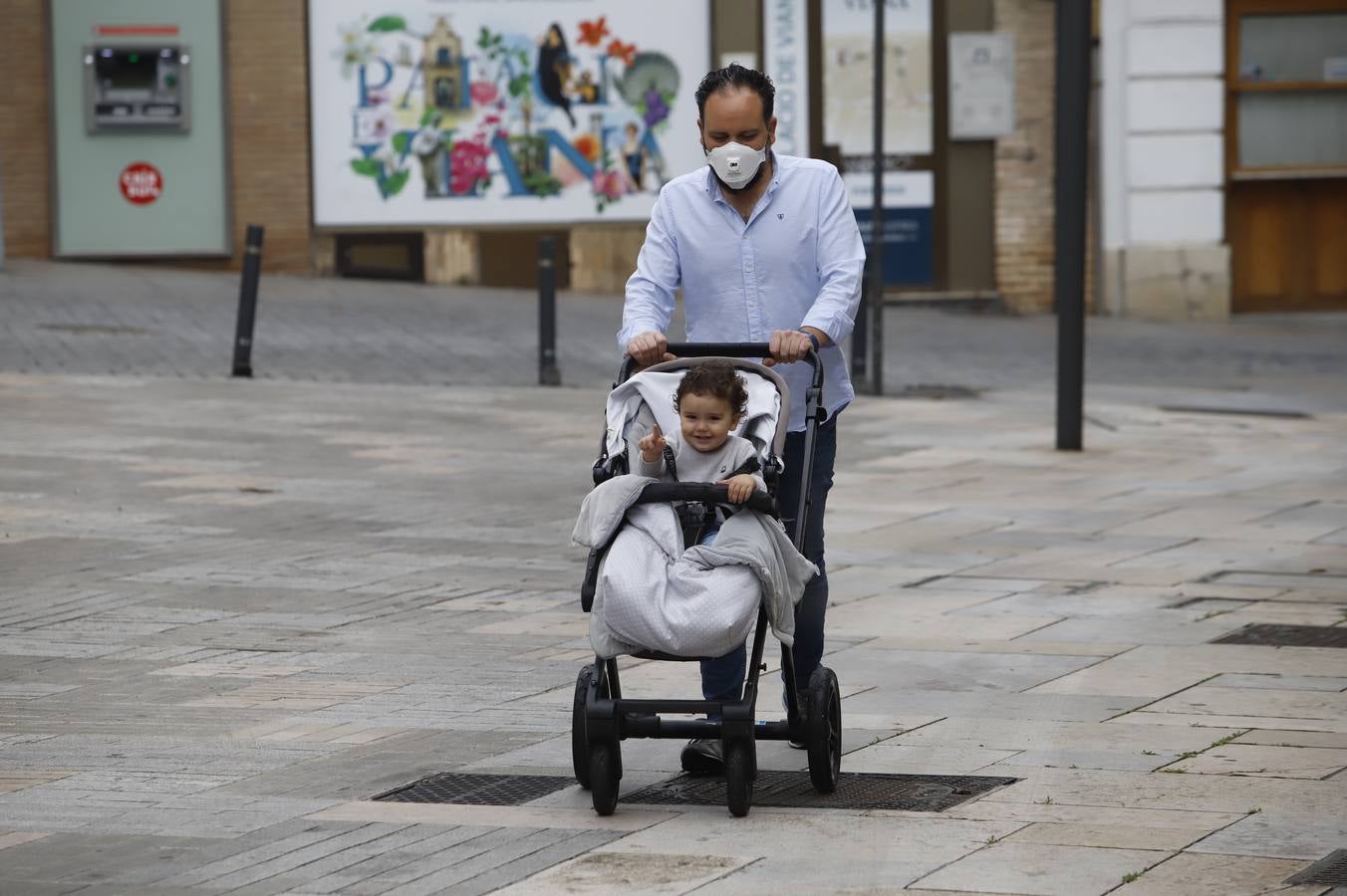 En imágenes, la primera salida de los niños a la calle en Córdoba (I)