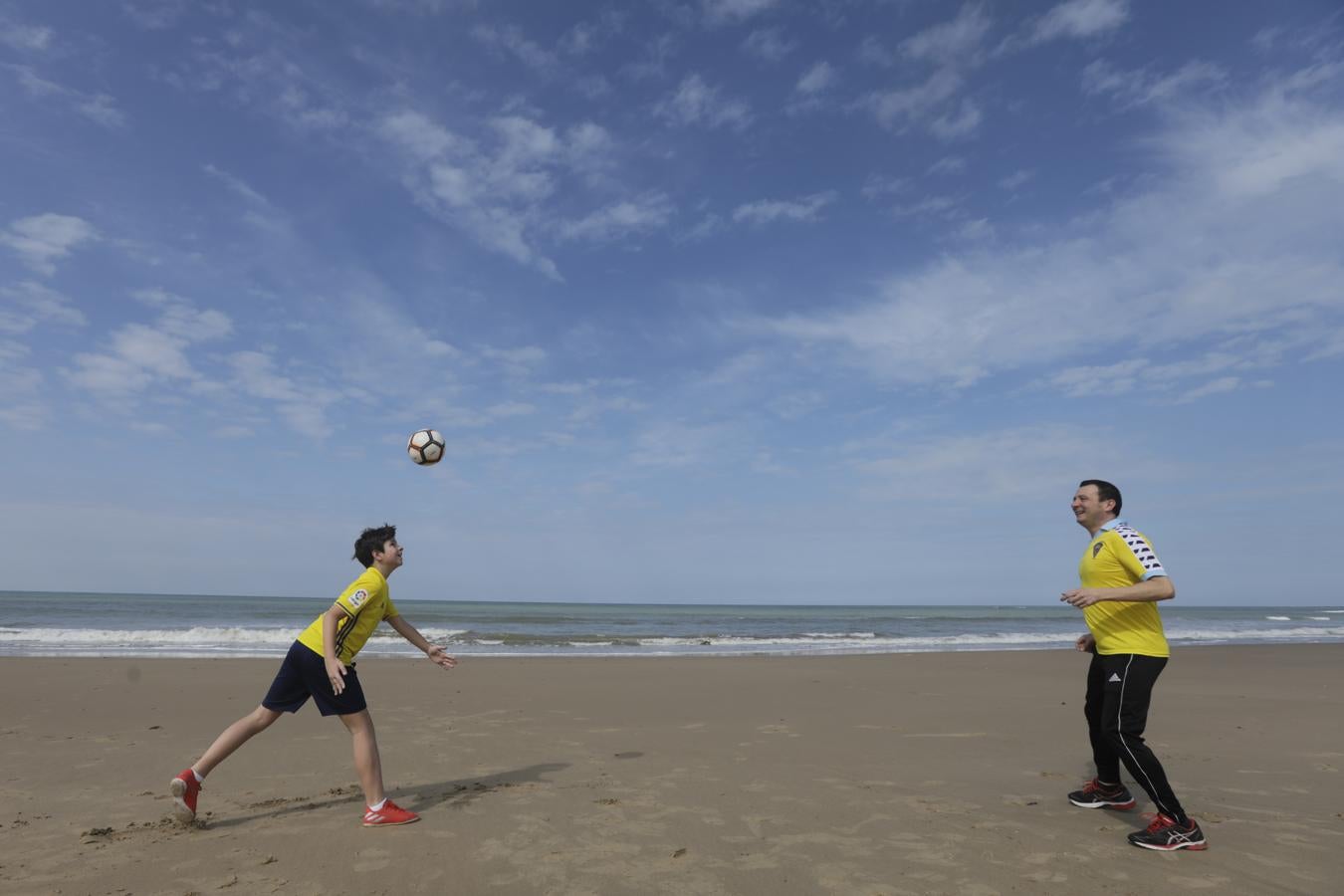 FOTOS: Los niños vuelven a disfrutar de las playas y los parques de Cádiz