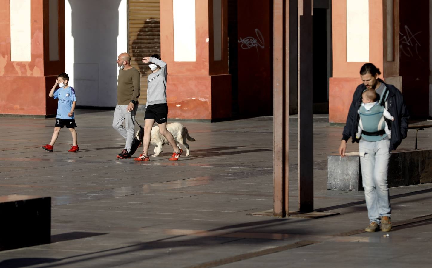 Coronavirus en Córdoba: Los niños toman la plaza de la Corredera, en imágenes