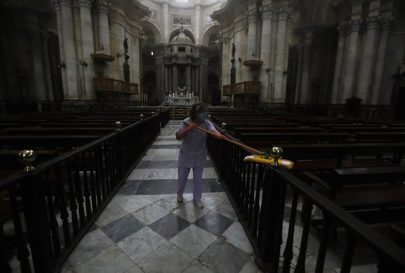 La Catedral de Cádiz sigue las recomendaciones de limpieza ante el coronavirus