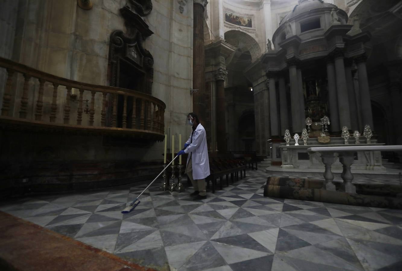 La Catedral de Cádiz sigue las recomendaciones de limpieza ante el coronavirus