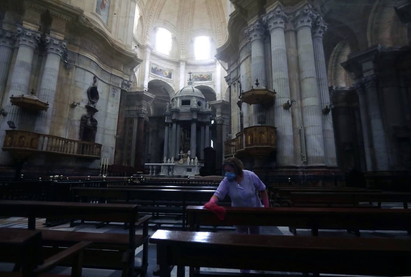 La Catedral de Cádiz sigue las recomendaciones de limpieza ante el coronavirus