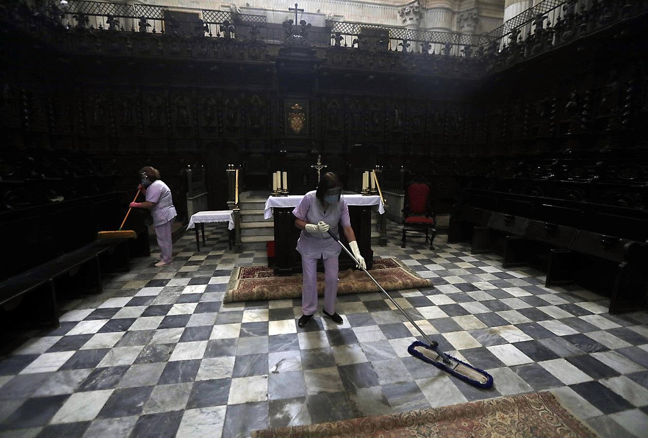 La Catedral de Cádiz sigue las recomendaciones de limpieza ante el coronavirus