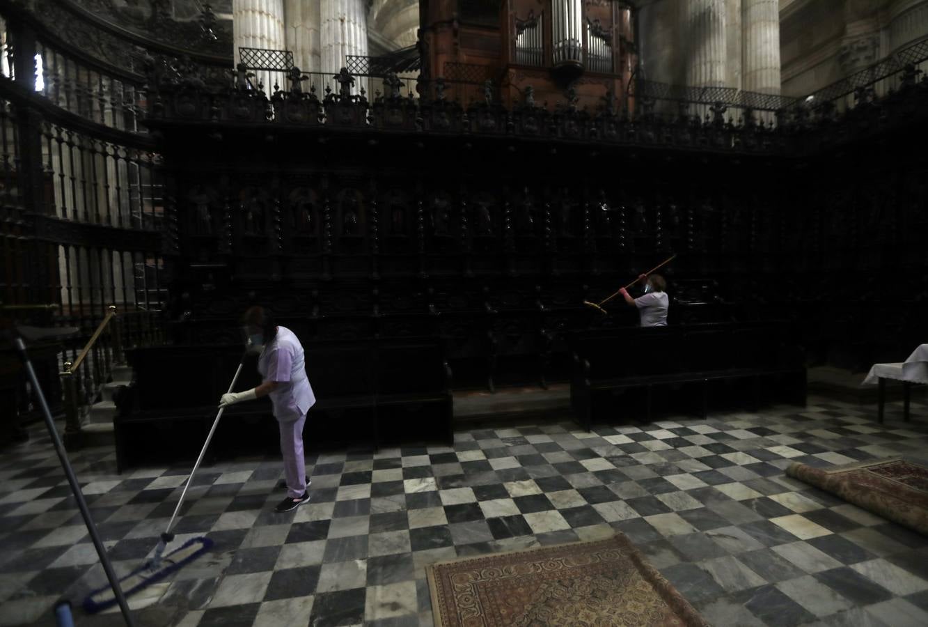 La Catedral de Cádiz sigue las recomendaciones de limpieza ante el coronavirus