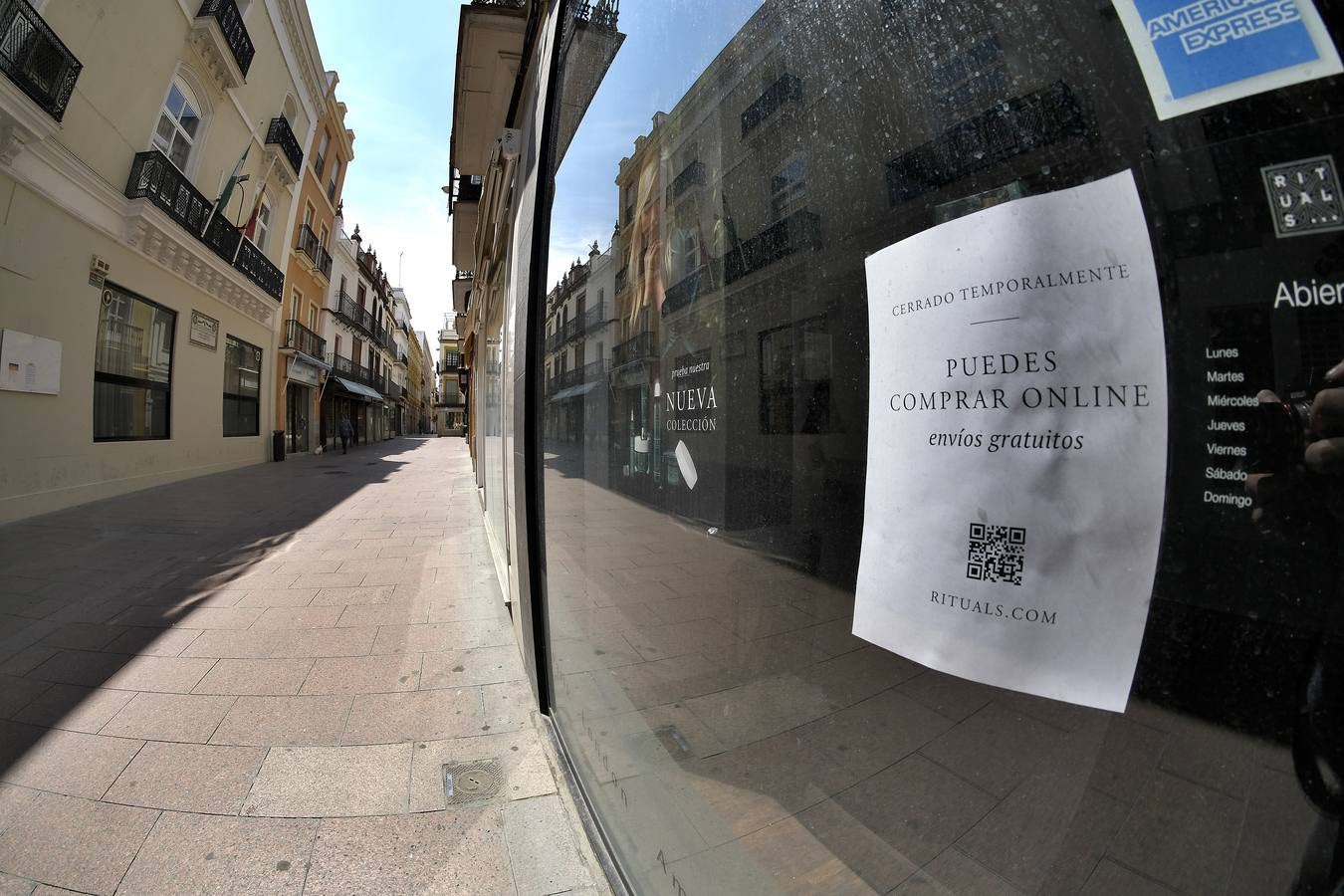 Desolación en las calles comerciales de Sevilla a la espera de la vuelta de actividad