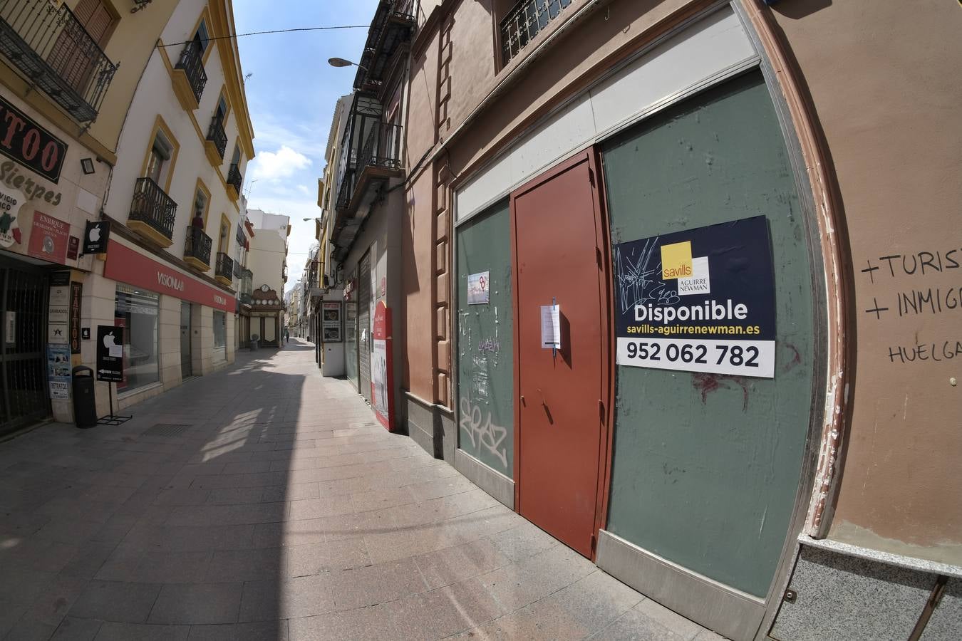 Desolación en las calles comerciales de Sevilla a la espera de la vuelta de actividad