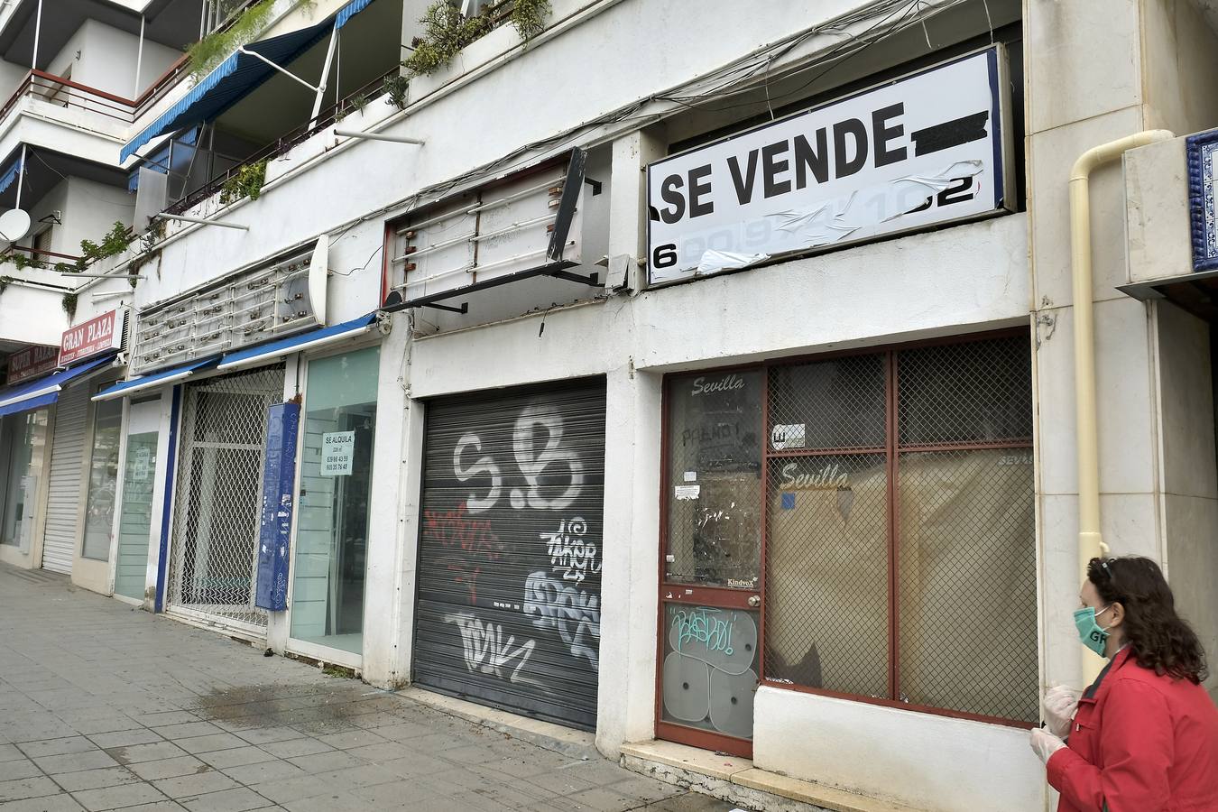 Desolación en las calles comerciales de Sevilla a la espera de la vuelta de actividad