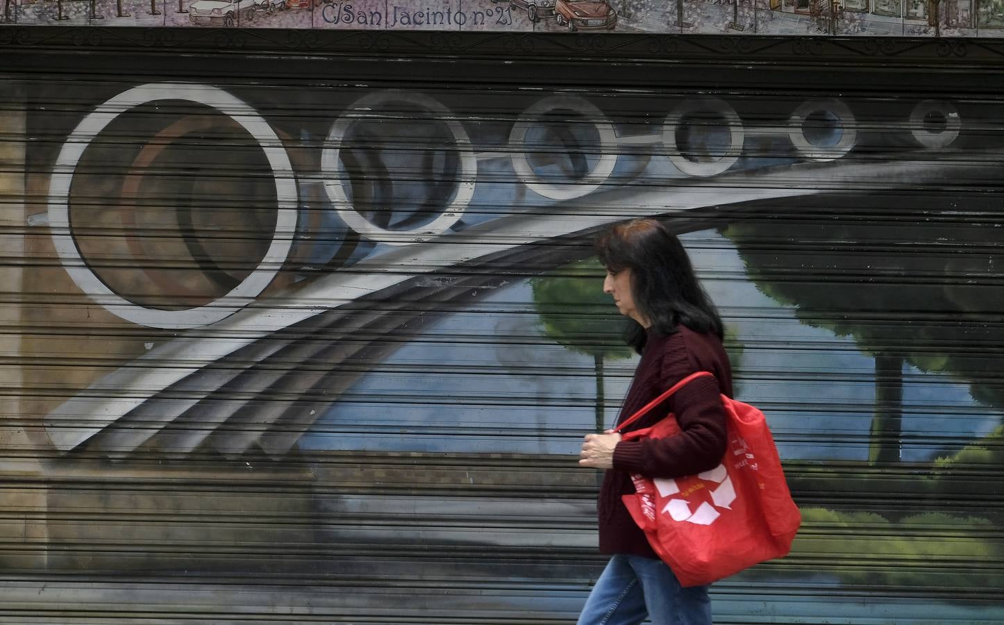 Desolación en las calles comerciales de Sevilla a la espera de la vuelta de actividad