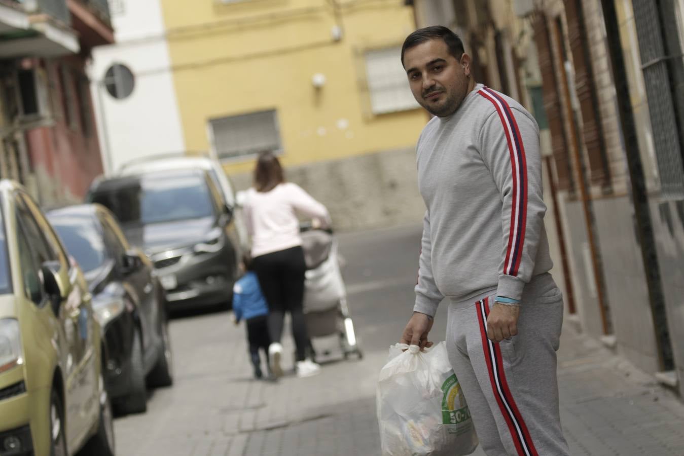 Coronavirus en Sevilla: Su Eminencia, un barrio que no pierde la esperanza