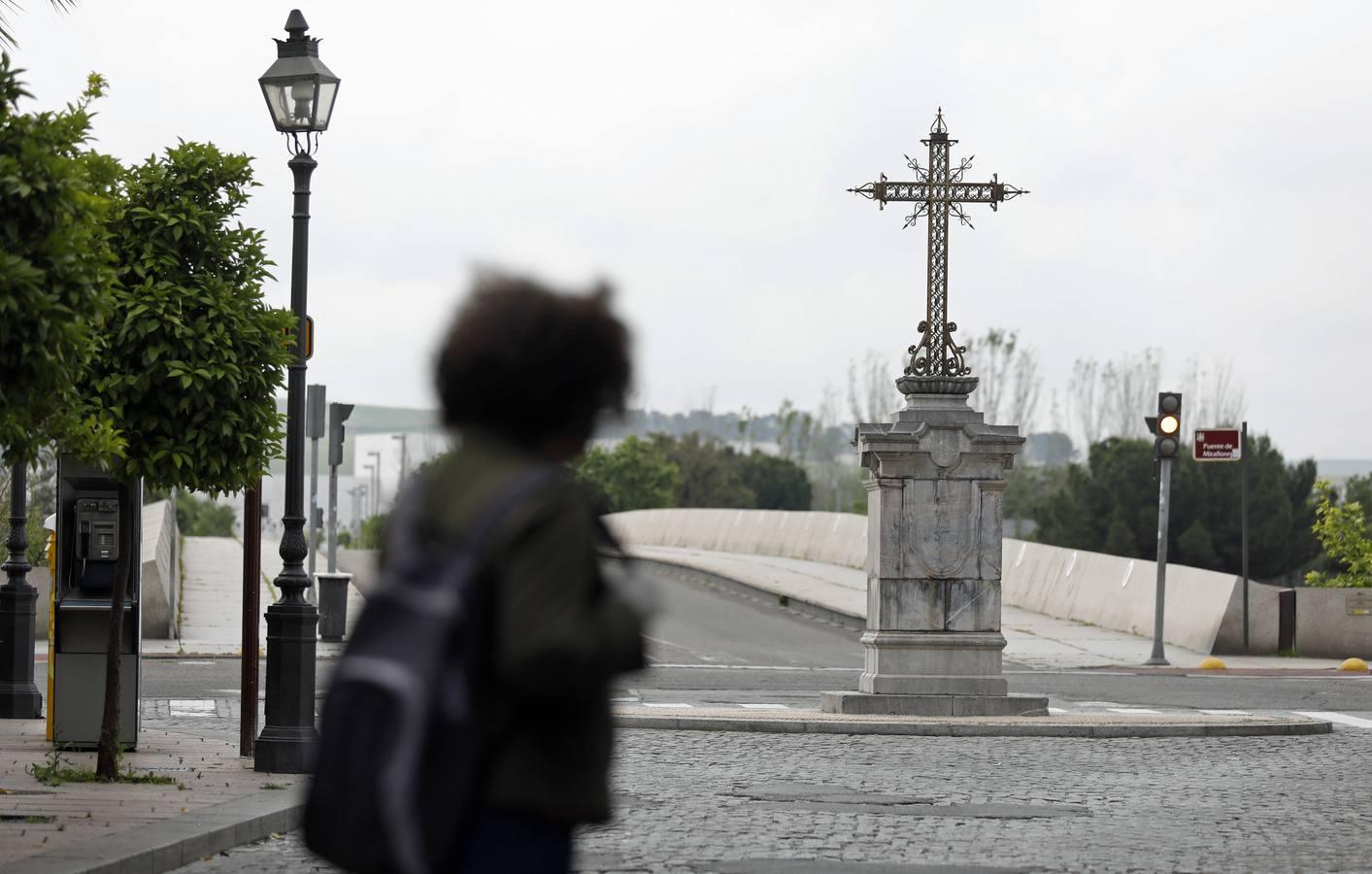 Las de Cruces de Córdoba huérfanas en el Mayo festivo, en imágenes