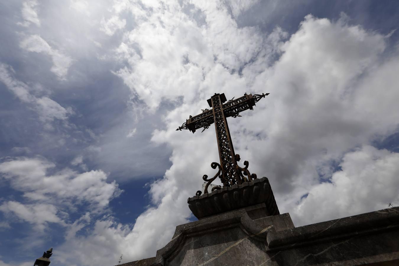 Las de Cruces de Córdoba huérfanas en el Mayo festivo, en imágenes