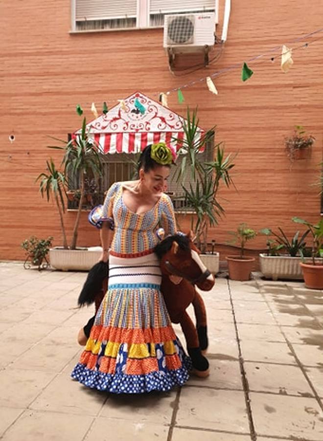 #MiferiaenABC: las imágenes de nuestros lectores celebrando la Feria de Abril desde sus hogares (III)