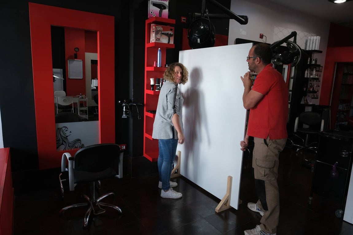 FOTOS: Así prepara la peluquería &#039;Contrastes&#039; de El Puerto su local