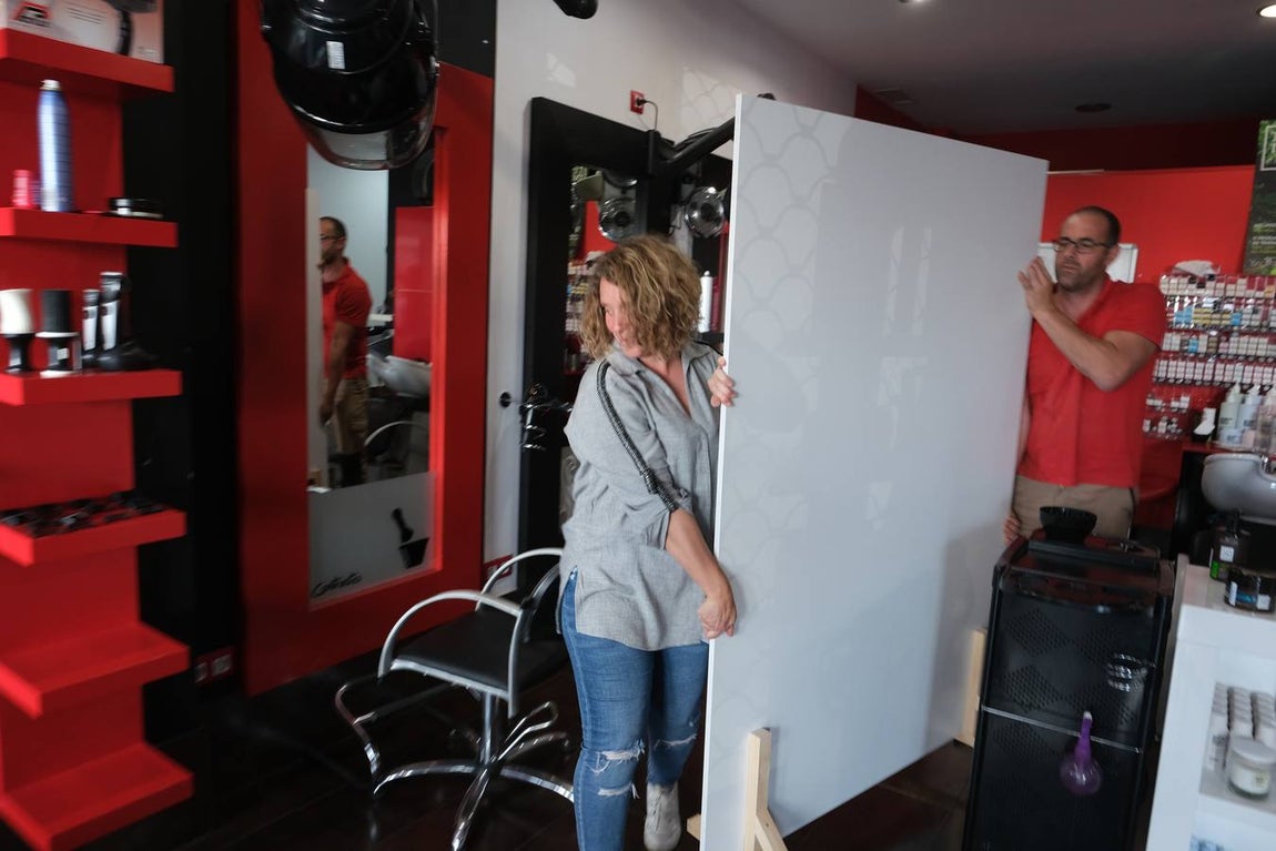 FOTOS: Así prepara la peluquería &#039;Contrastes&#039; de El Puerto su local