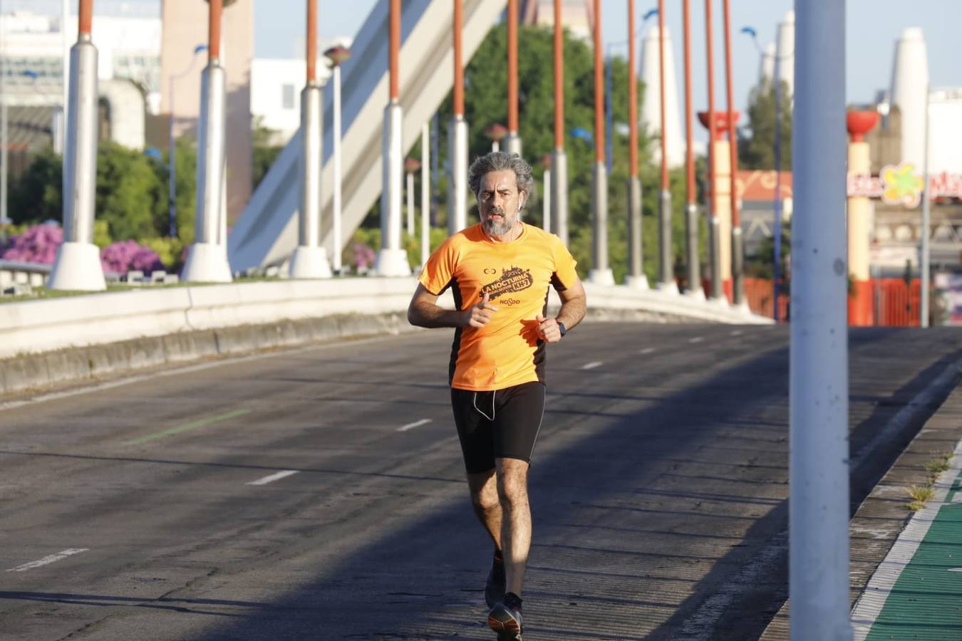 Desescalada Sevilla: Miles de sevillanos toman las calles para hacer deporte