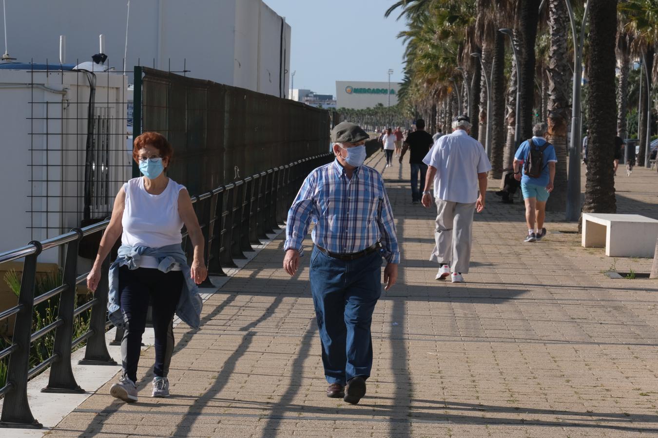 FOTOS: Cádiz disfruta en la calle del segundo día de libertad controlada