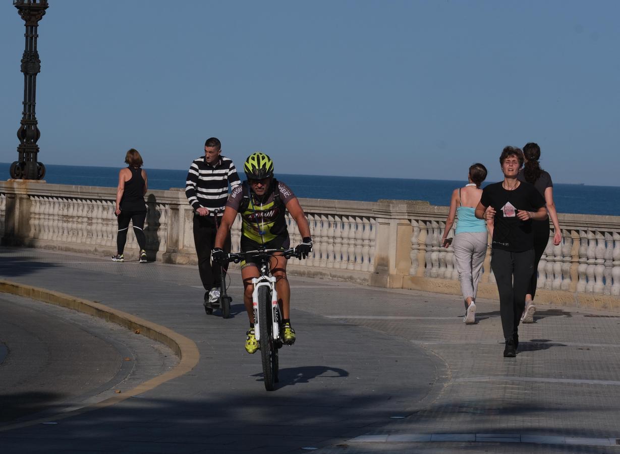 FOTOS: Cádiz disfruta en la calle del segundo día de libertad controlada