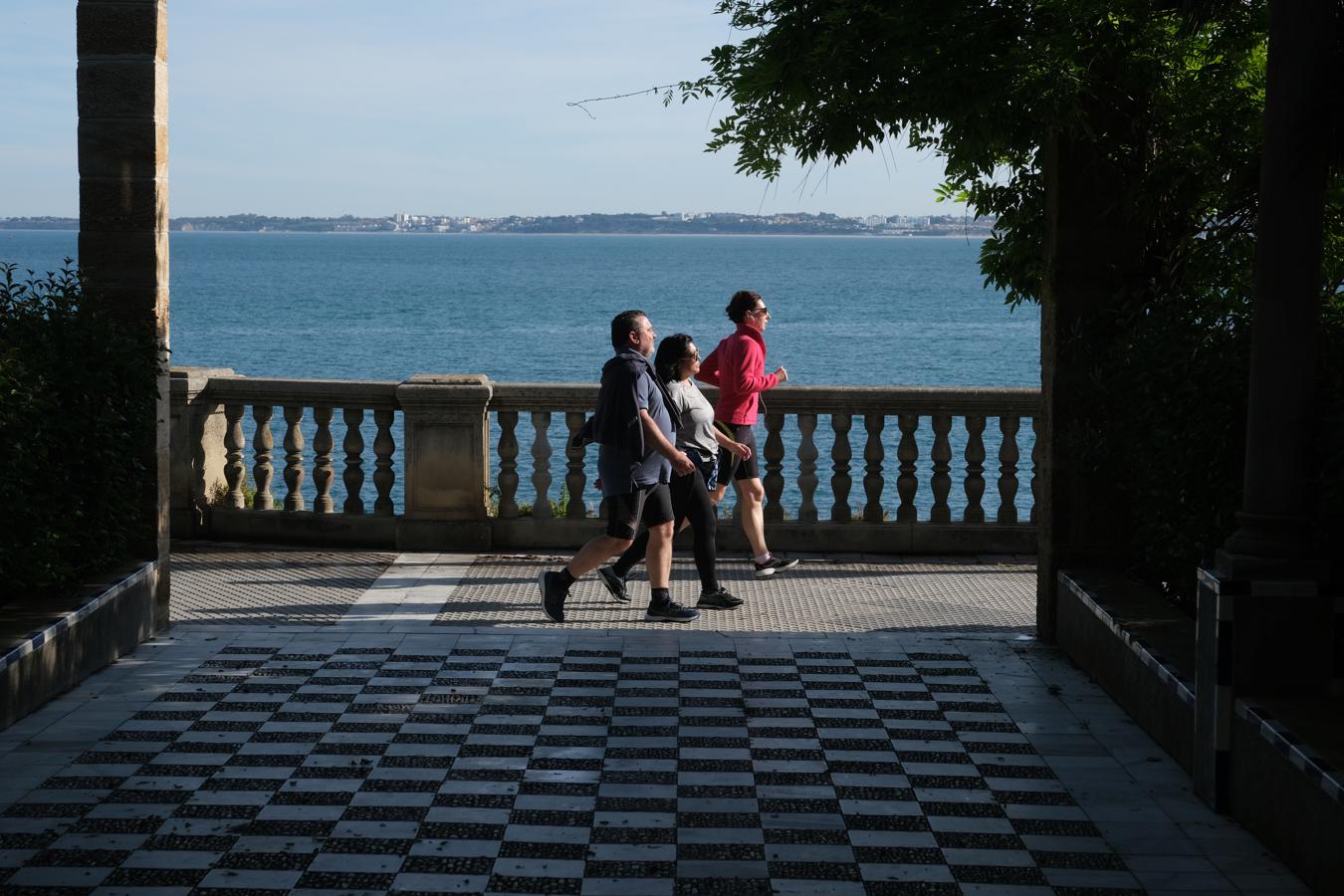 FOTOS: Cádiz disfruta en la calle del segundo día de libertad controlada