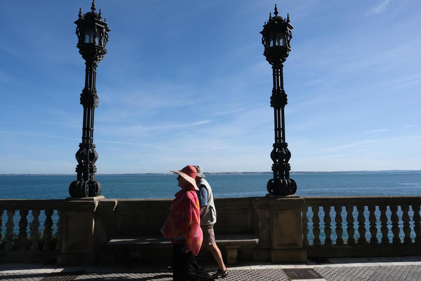 FOTOS: Cádiz disfruta en la calle del segundo día de libertad controlada