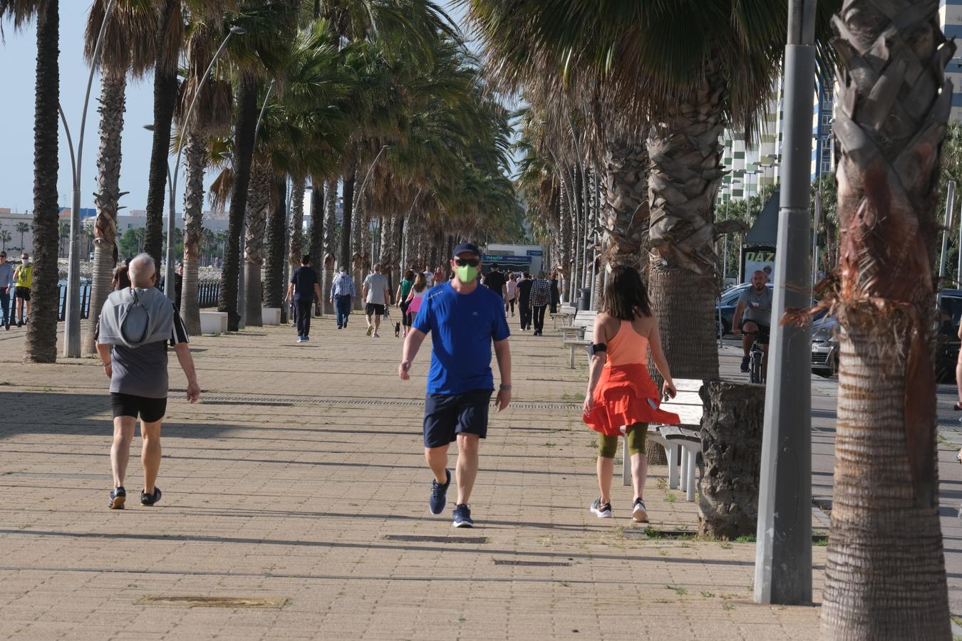 FOTOS: Cádiz disfruta en la calle del segundo día de libertad controlada