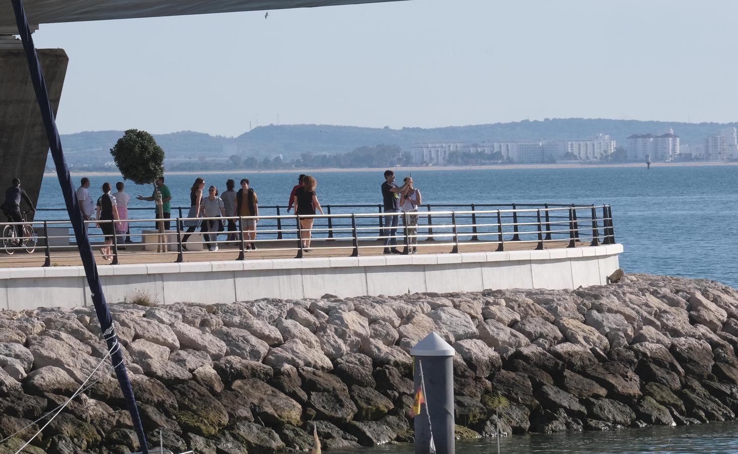 FOTOS: Cádiz disfruta en la calle del segundo día de libertad controlada