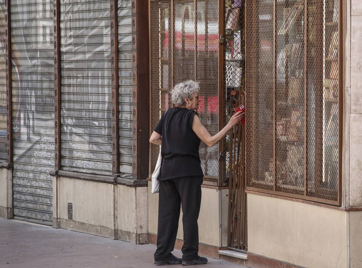 Los primeros comercios sevillanos que inician la desescalada