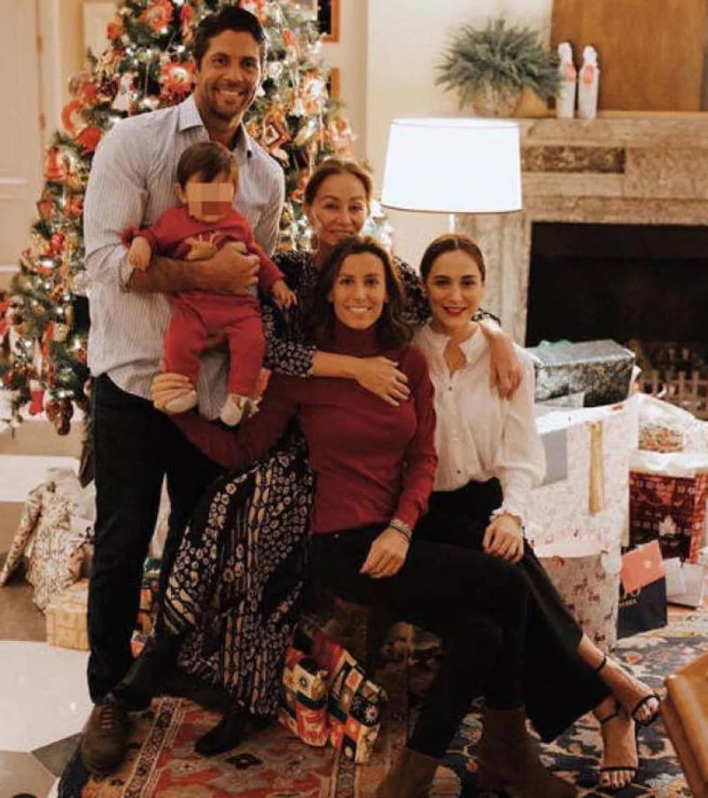 La pasada Navidad, con su hermana Ana Boyer, el marido de esta, Fernando Verdasco, su sobrino Miguel y su madre
