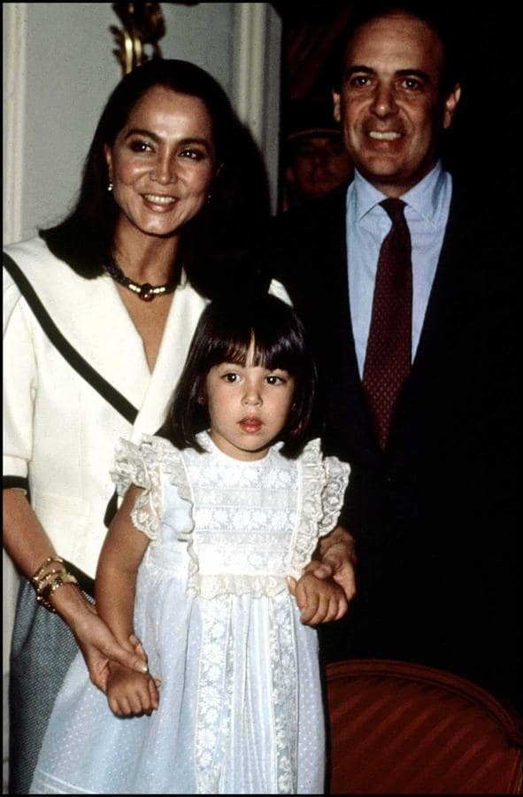 Junto a sus padres, Isabel Preysler y Carlos Falcó