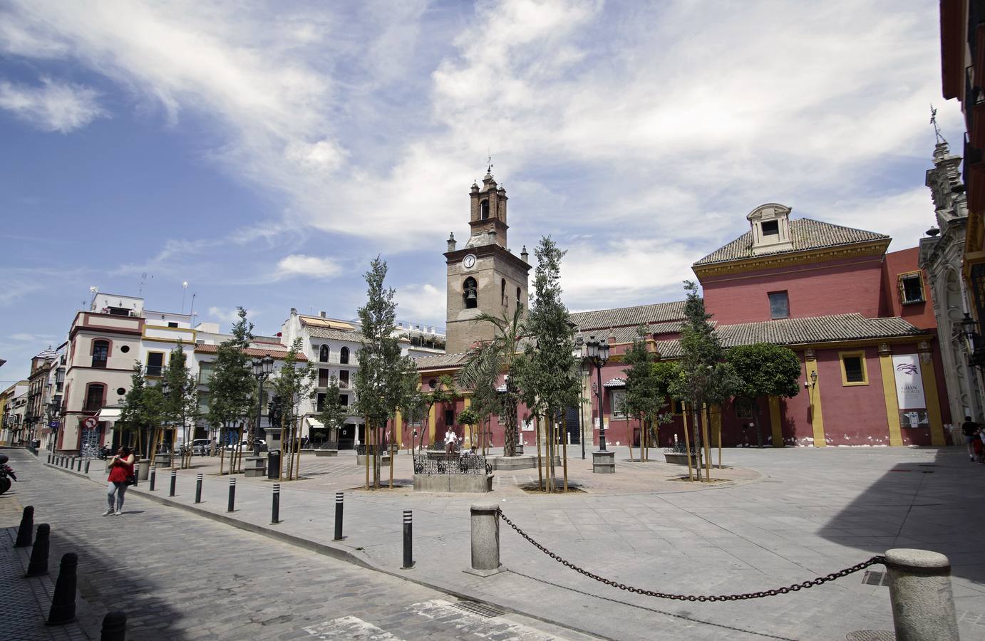 San Lorenzo y San Vicente recuperan poco a poco el pulso de la calle