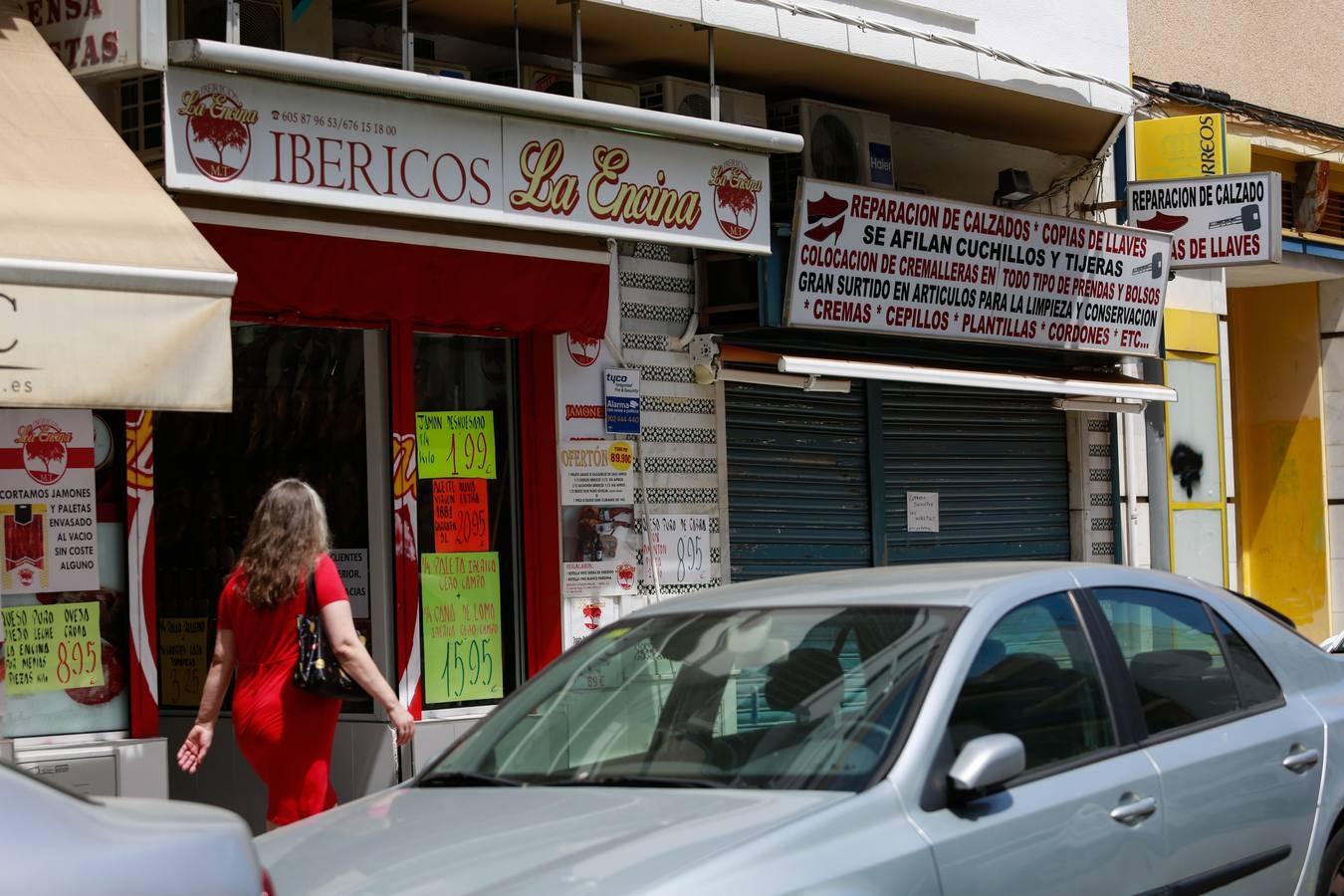 «Desescalada» en Sevilla: los comercios van abriendo sus puertas