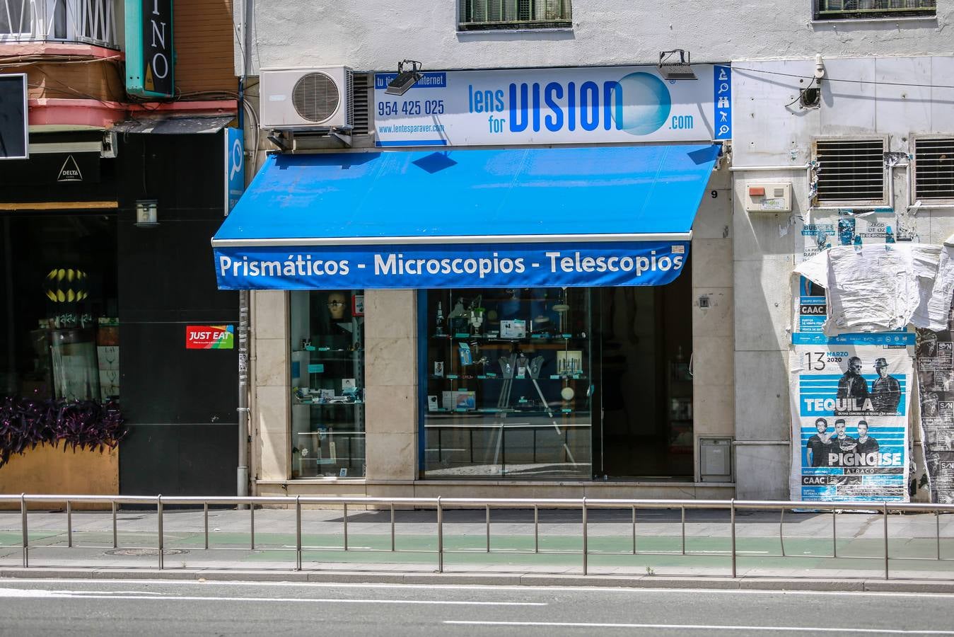 «Desescalada» en Sevilla: los comercios van abriendo sus puertas