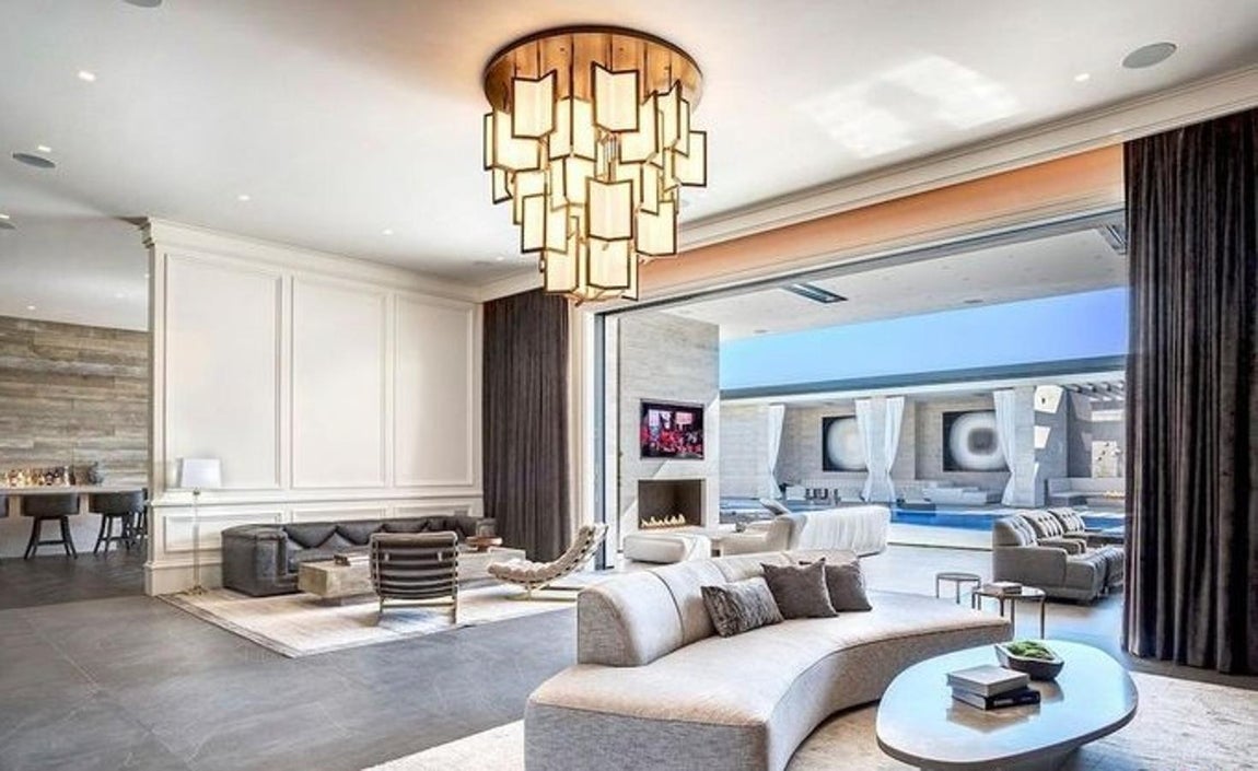 Atención al detalle. No solo la decoración es una de sus grandes pasiones, también los coches de lujo, y por eso no podía faltar un garaje con capacidad de hasta 20 automóviles.