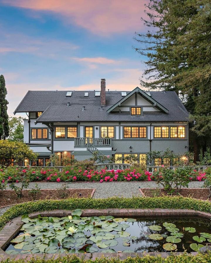 3- Piedmont, California. También situado cerca de San Francisco, la cercanía con esta ciudad y Silicon Valley, unido a su ambiente relajado y rural lo convirtieron en uno de los favoritos de los empresarios. Teniendo en cuenta que la mayoría son los propietarios de las empresas más punteras con altos salarios, no es de extrañar que sea uno de los más ricos del país.