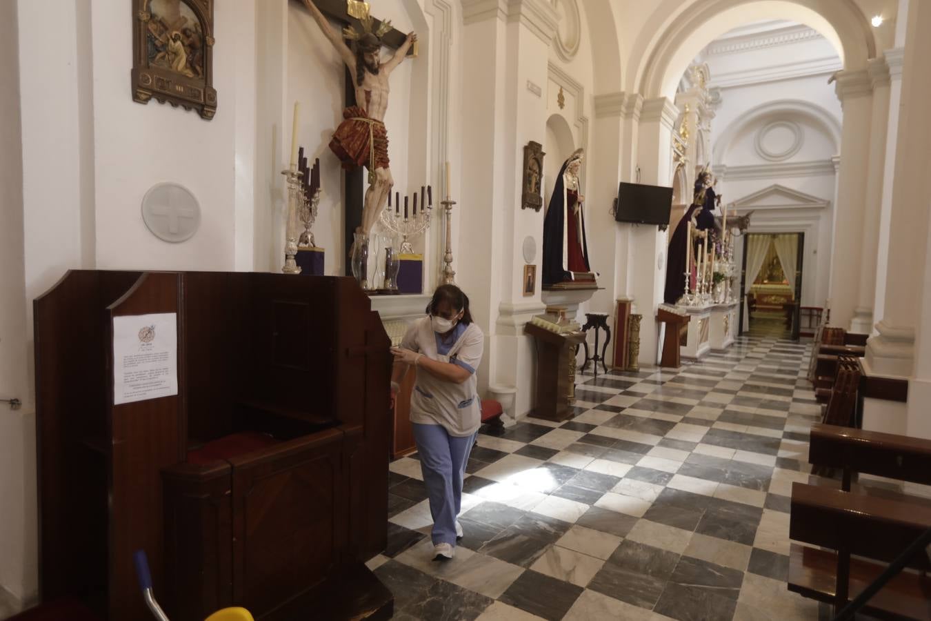 Todo preparado en las iglesias de Cádiz para la reapertura