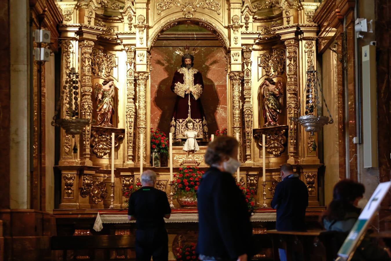 La Basílica de la Macarena abre sus puertas de nuevo