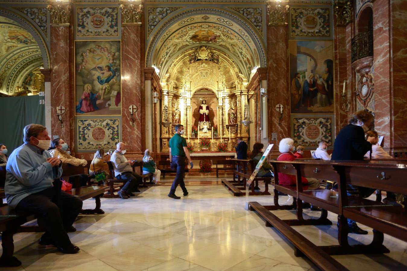 La Basílica de la Macarena abre sus puertas de nuevo