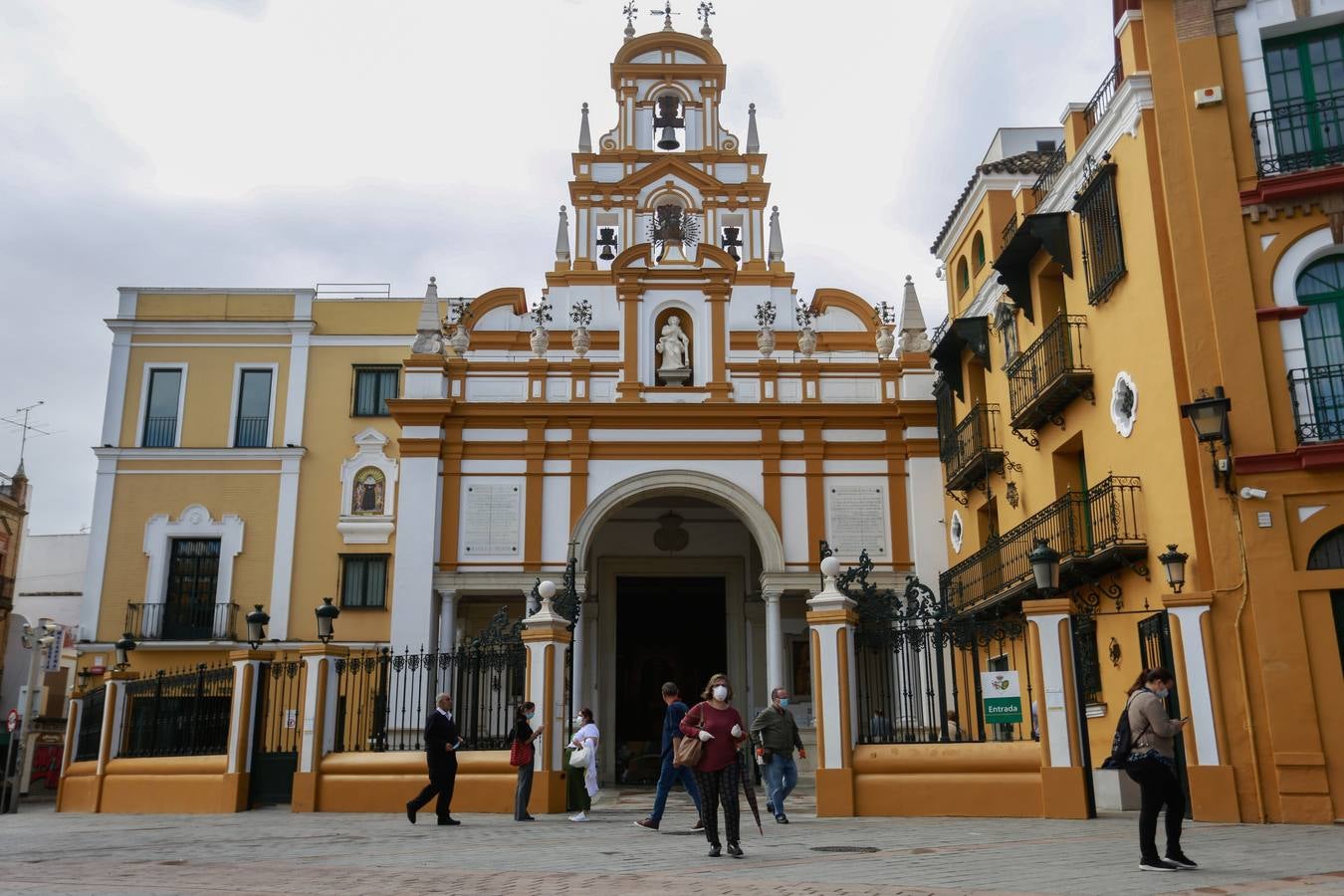 La Basílica de la Macarena abre sus puertas de nuevo