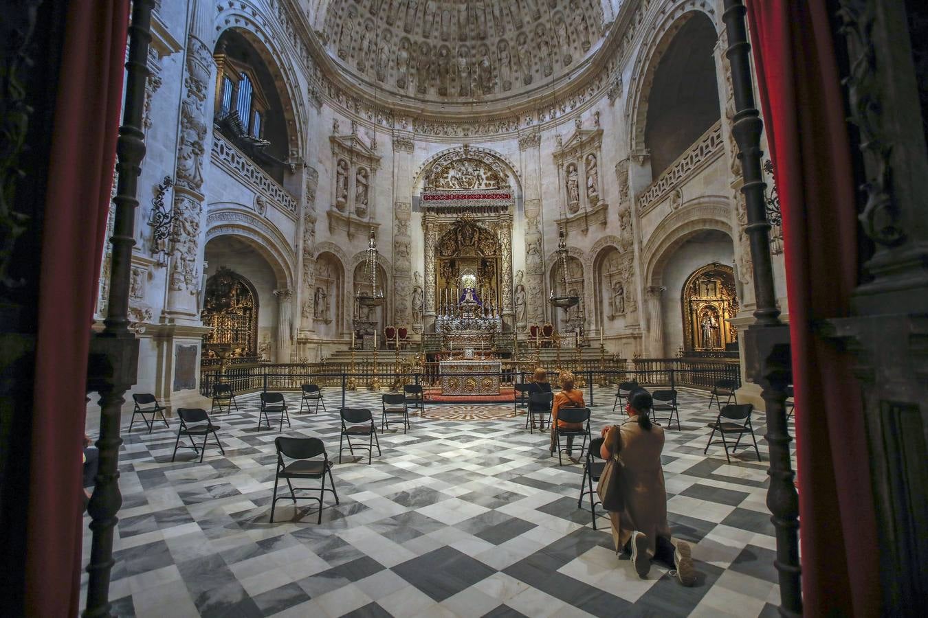 Primeras misas en la Catedral de Sevilla tras entrar en la fase 1 de la «desescalada»