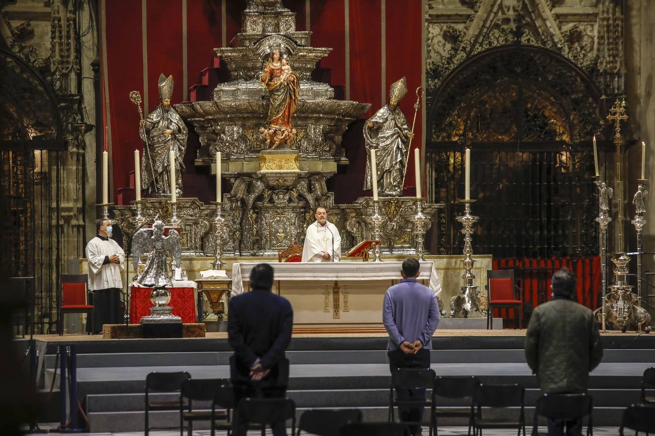 Primeras misas en la Catedral de Sevilla tras entrar en la fase 1 de la «desescalada»