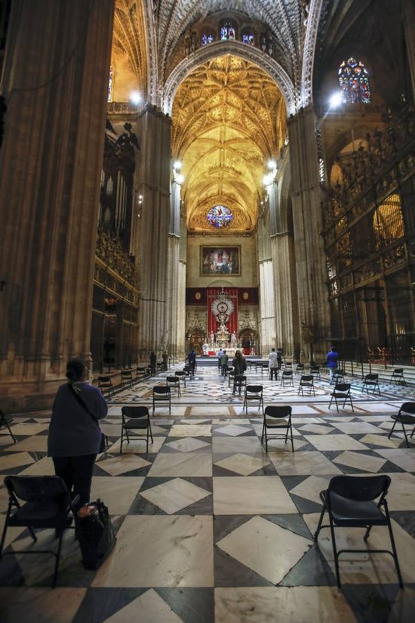 Primeras misas en la Catedral de Sevilla tras entrar en la fase 1 de la «desescalada»