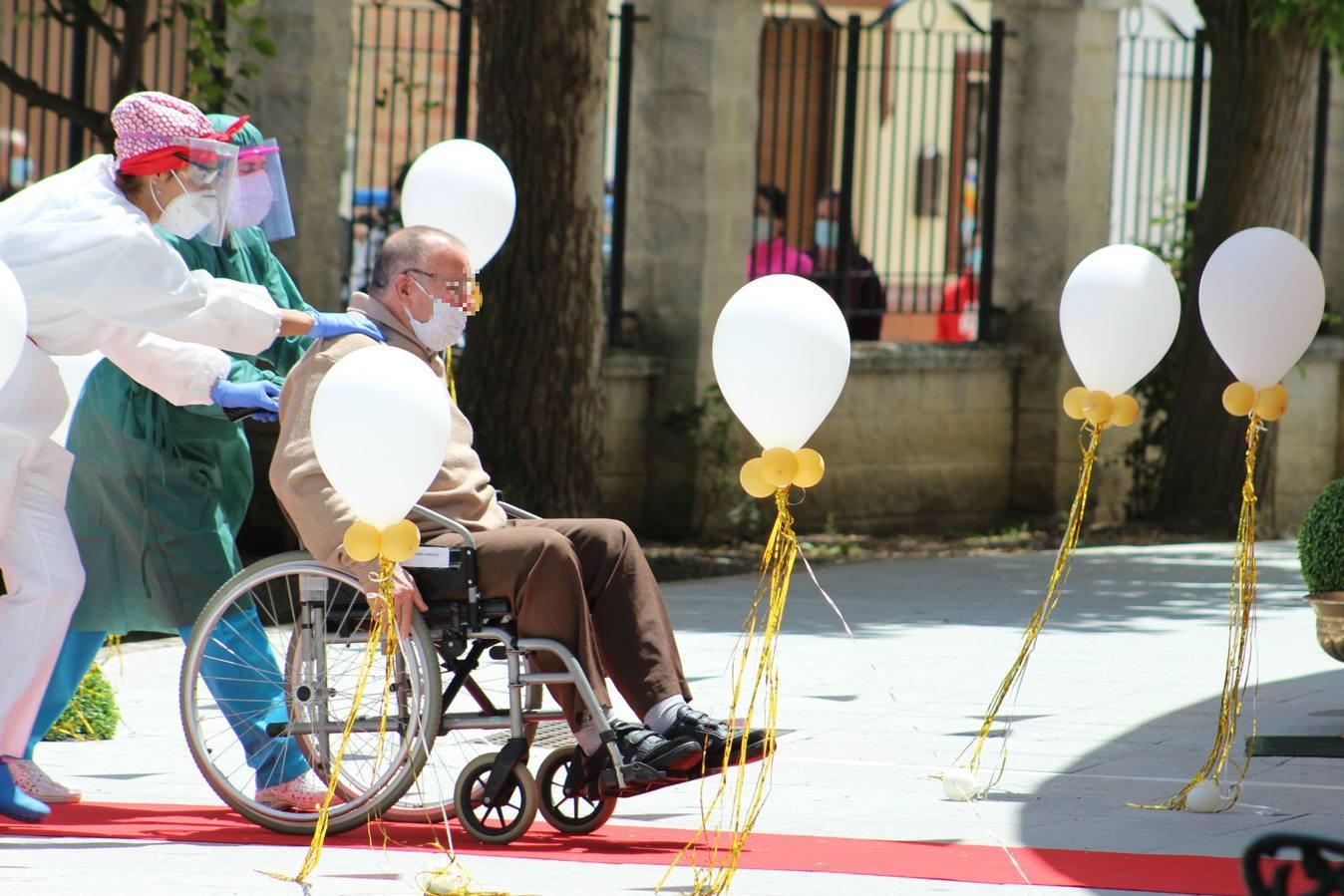 Fotos: Los mayores de Alcalá del Valle vuelven a casa