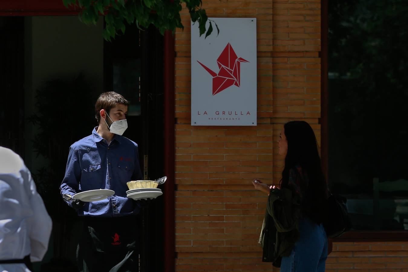 Ambiente en las terrazas de los bares de Sevilla en el tercer día de la fase 1