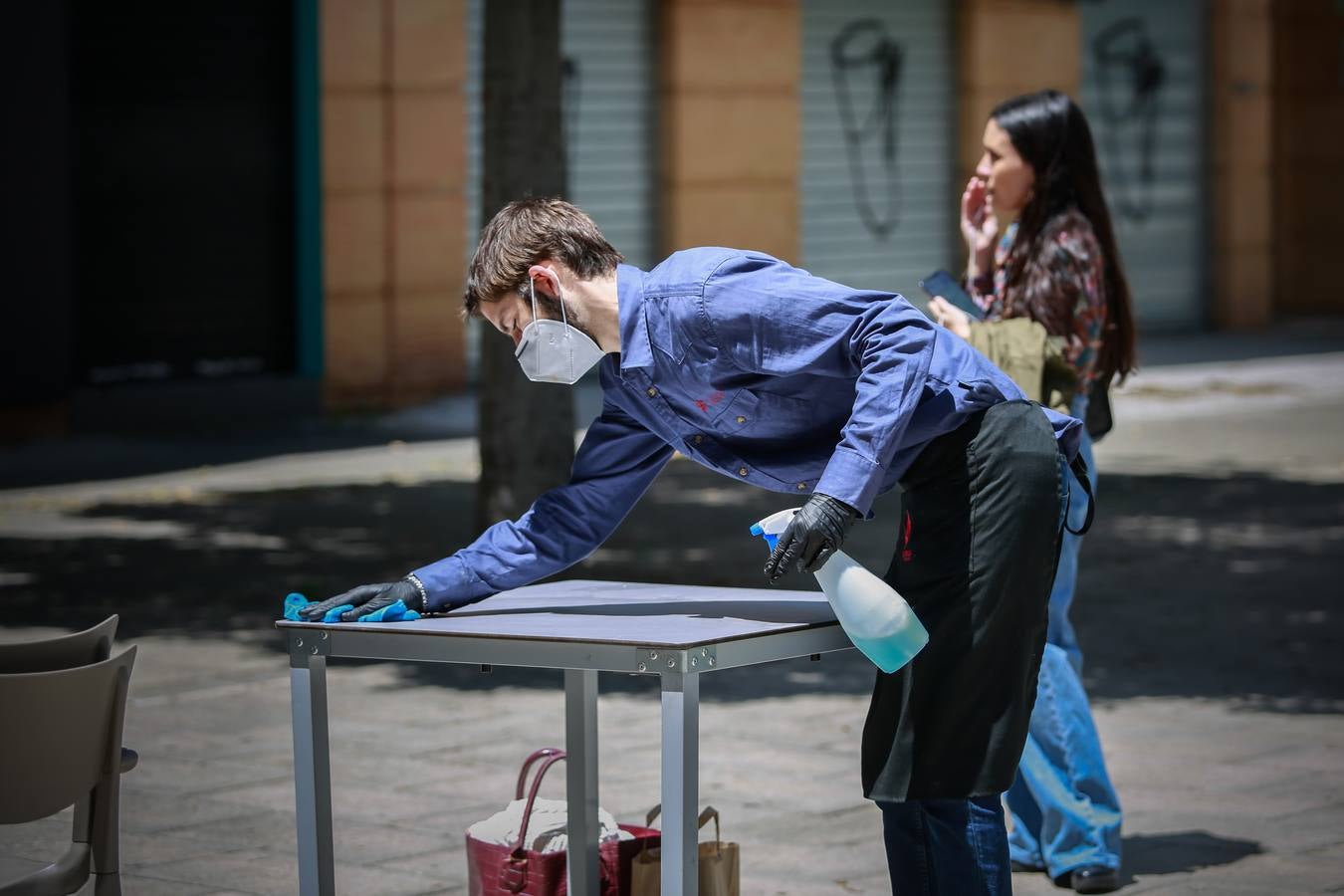 Ambiente en las terrazas de los bares de Sevilla en el tercer día de la fase 1