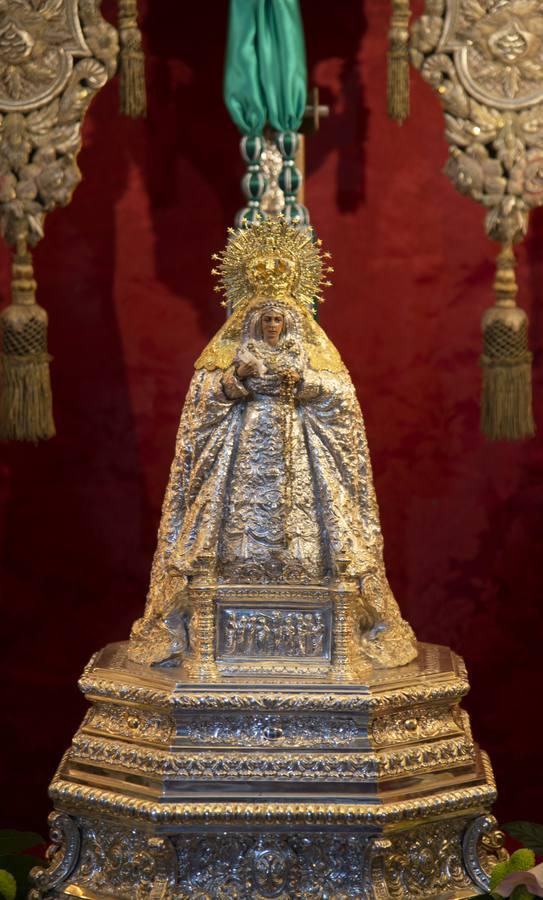 El altar de triduo del Rocío de la Macarena