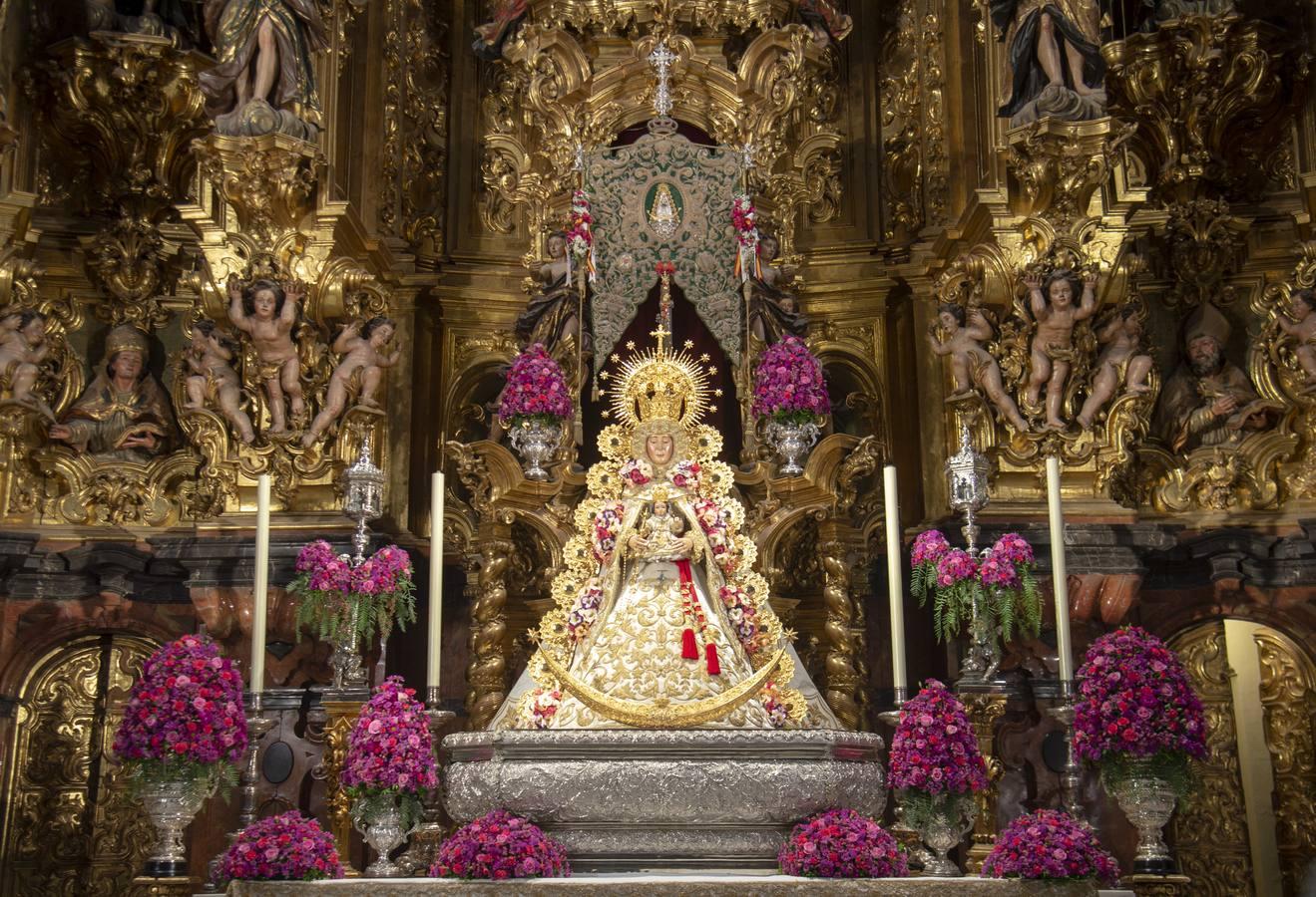 Galería del altar de culto del Rocío Sevilla