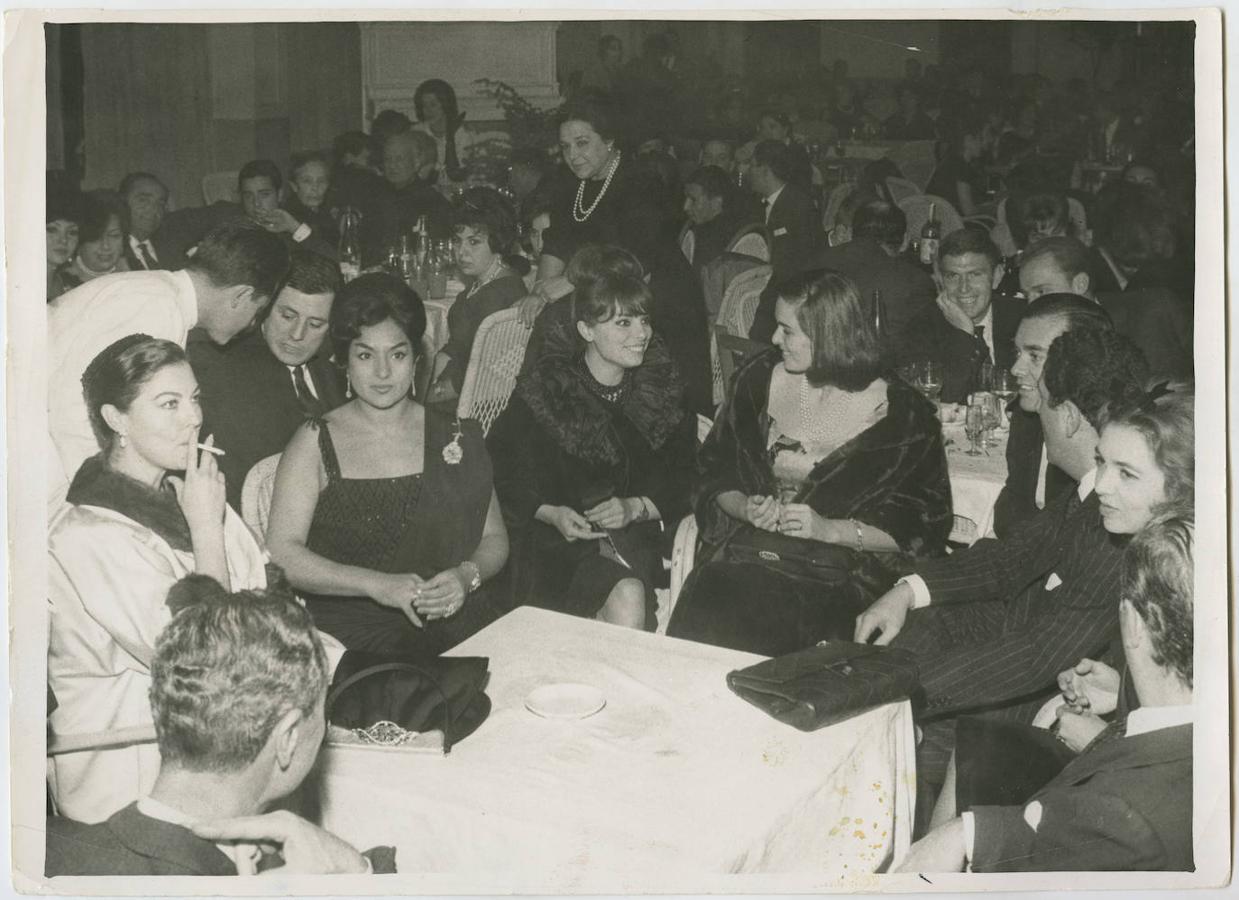 En el bautizo de su hijo Antonio Flores. De izquierda a derecha: Ava Gardner, Lola Flores, María Cuadra y Lucía Bosé