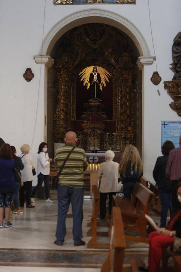 La visita al Rescatado en el primer viernes con los templos abiertos, en imágenes